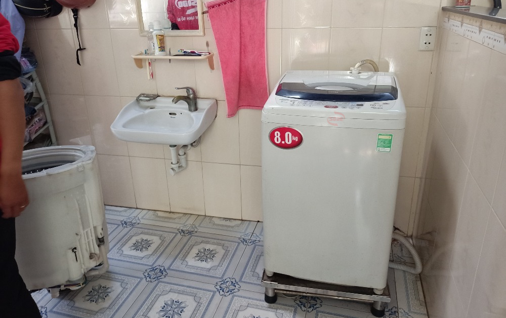 Sửa máy giặt bị tràn nước ra ngoài uy tín nhất TPHCM