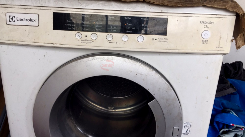 Máy giặt thường gặp hư hỏng vì phải tiếp xúc với nước và hóa chất