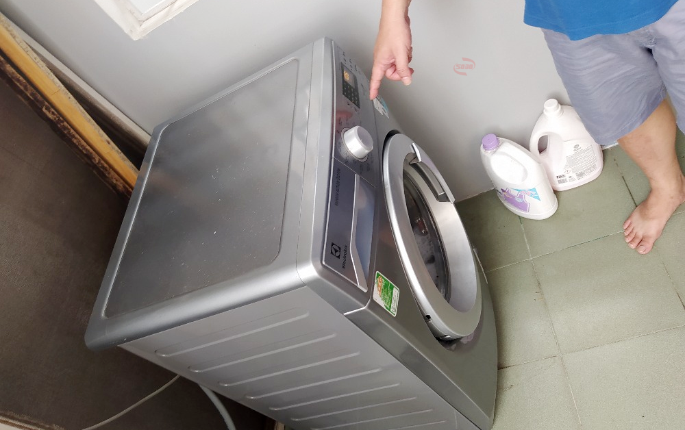 Lồng giặt bị kênh khiến máy giặt lên nguồn nhưng không chạy