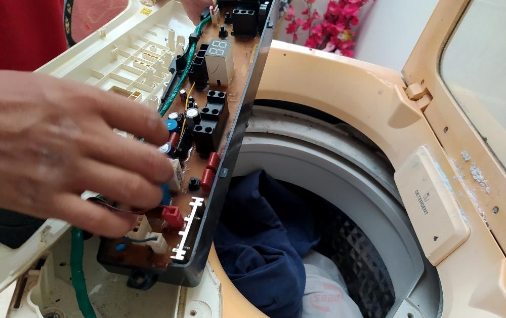 Dấu hiệu nhận biết máy giặt hư board mạch – Hướng xử lý