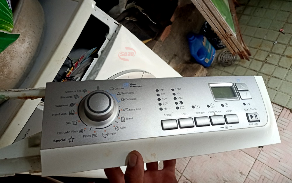 Máy giặt không giữ được nước là do nguyên nhân gì? Cách xử lý